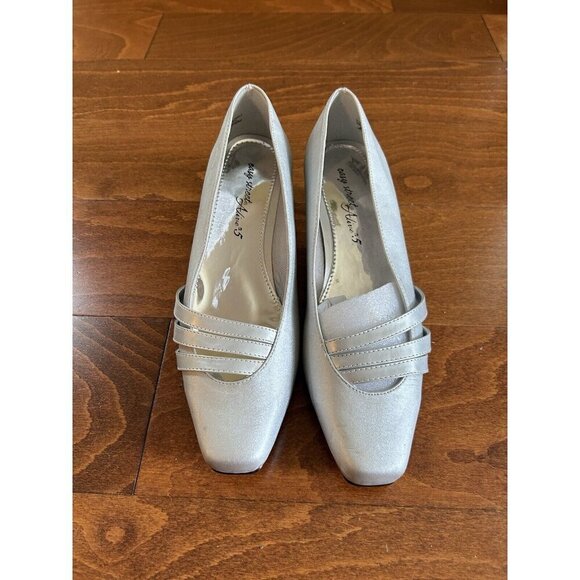 Easy Street Women's Entice Dress Silver Satin Heels Closed Toe NEW 8.5 W - Picture 4 of 9